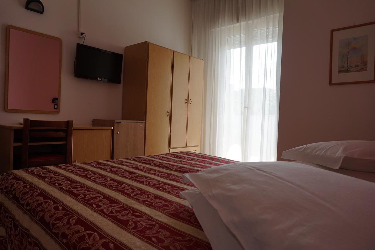 Hotel Angelus リミニ エクステリア 写真