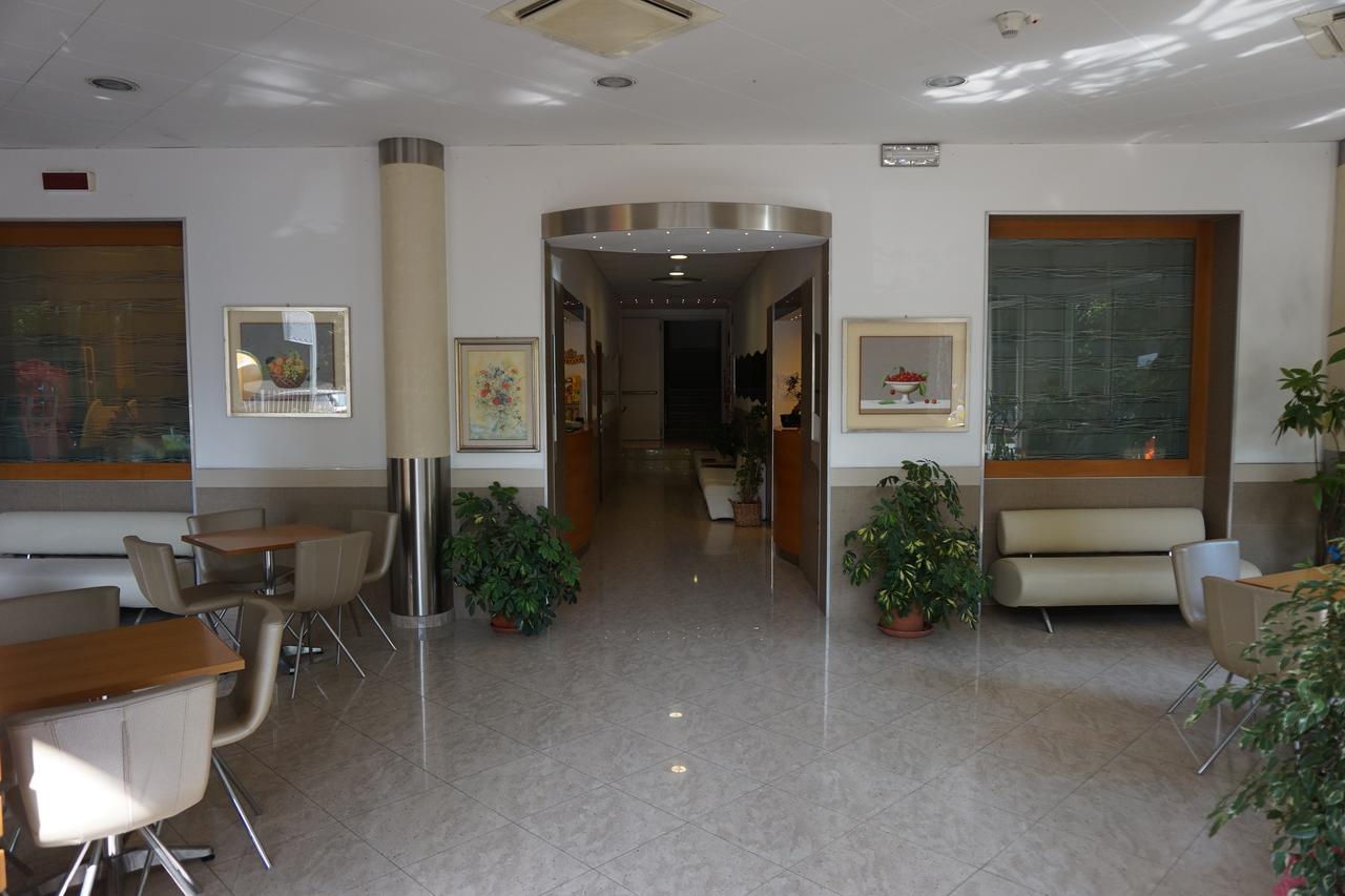 Hotel Angelus リミニ エクステリア 写真